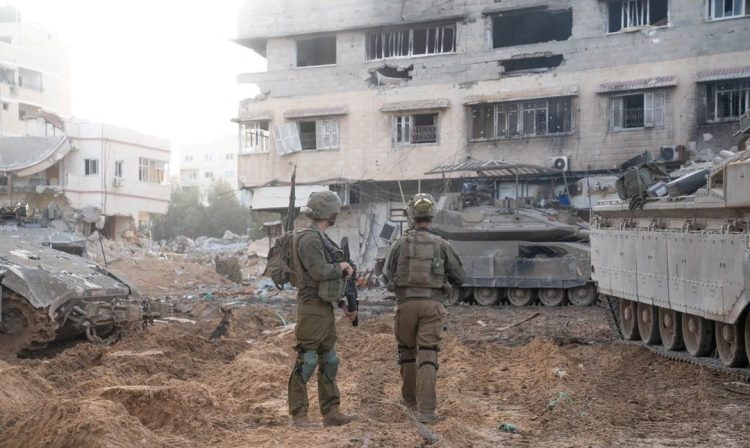 Israeli soldiers operate in the Gaza Strip during a temporary truce between Israel and the Palestinian Islamist group Hamas, in this handout picture released on November 28, 2023. Israel Defense Forces/Handout via REUTERS    THIS IMAGE HAS BEEN SUPPLIED BY A THIRD PARTY