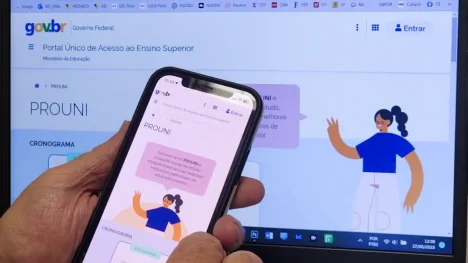 Prouni: prazo para comprovar dados termina nesta terça-feira - Foto: Rafa Neddermeyer/Agência Brasil