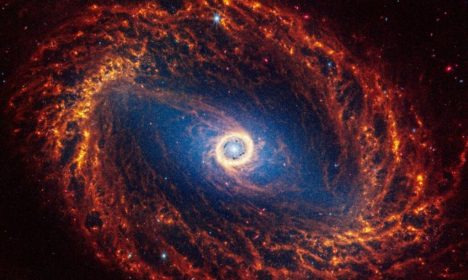 Galáxia espiral NGC 1512 situada a 30 milhões de anos luz da Terra
Divulgação via REUTERS.