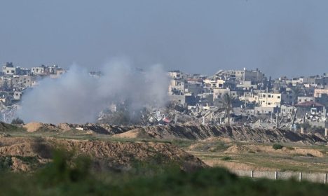 Fumaça no centro de Gaza vista de Israel
 14/2/2024   REUTERS/Dylan Martinez