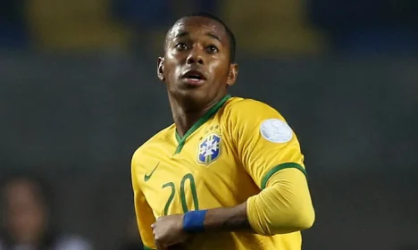 Caso Robinho - Pela decisão do STJ Robinho pode ser preso a qualquer momento para que cumpra pena na unidade prisional mais próxima de sua residência, em Santos (SP).  Ex-atacante Robinho durante partida da seleção brasileira. 27/06/2015. REUTERS/Andres Stapff