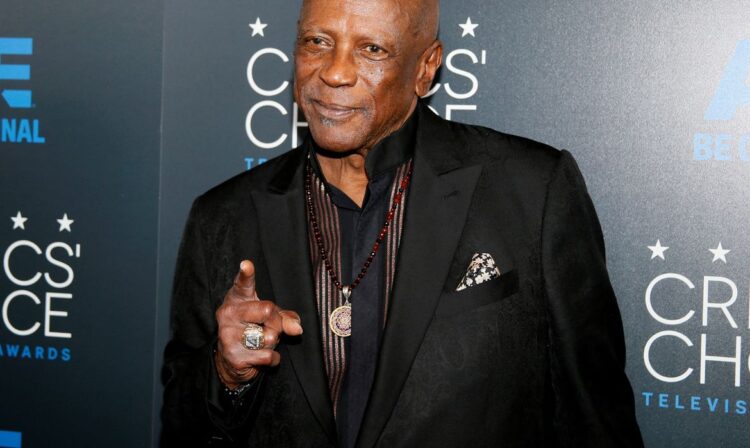 FOTO DE ARQUIVO: Ator Louis Gossett Jr. chega ao 5th Annual Critics' Choice Television Awards em Beverly Hills, Califórnia, em 31 de maio de 2015. REUTERS/Danny Moloshok