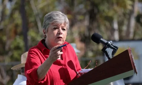 Ministra das Relações Exteriores do México, Alicia Bárcena, em coltiva de imprensa em Mazatlán, México
08/04/2024
Presidência do México/via REUTERS