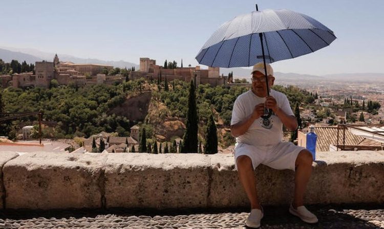 Calor em Granada, na Espanha
 22/7/2024   REUTERS/Jon Nazca