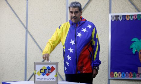 Venezuelan President Nicolas Maduro votes during presidential election in Caracas, Venezuela July 28, 2024. REUTERS/Fausto Torrealba