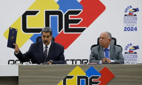 Venezuela's President Nicolas Maduro speaks next to Elvis Amoroso, head of the National Electoral Council (CNE), as he holds the credential as winner of the country's presidential election, in Caracas, Venezuela July 29, 2024. REUTERS/Leonardo Fernandez Viloria