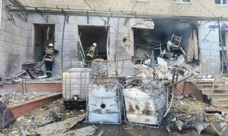Hospital atingido por drone russo em Sumy, Ucrânia
28/09/2024
Serviço de Emergência da Ucrânia/Divulgação via Reuters