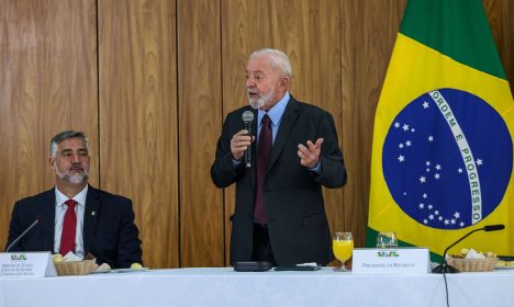 Brasília (DF), 23.04.2024 - Presidente Luiz Inácio Lula da Silva(d) e o ministro Pimenta durante café com jornalistas no Palácio do Planalto. 
Foto: Fabio Rodrigues-Pozzebom/Agência Brasil