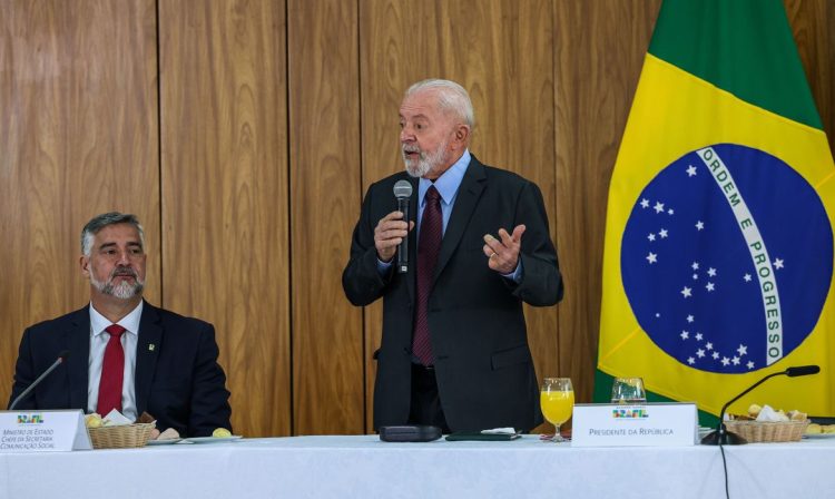 Brasília (DF), 23.04.2024 - Presidente Luiz Inácio Lula da Silva(d) e o ministro Pimenta durante café com jornalistas no Palácio do Planalto. 
Foto: Fabio Rodrigues-Pozzebom/Agência Brasil