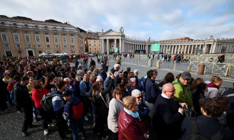 Fila para velório do papa Francisco na Basílica de São Pedro
 25/4/2025   REUTERS/Carlos Barria