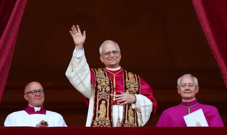 Newly elected Pope Leo XIV, Cardinal Robert Prevost of the United States appears on the balcony of St. Peter's Basilica, at the Vatican, May 8, 2025. REUTERS/Guglielmo Mangiapane     TPX IMAGES OF THE DAY