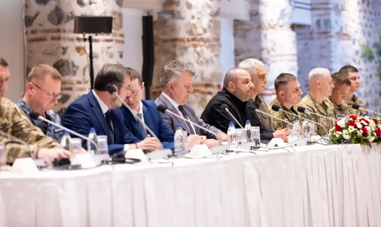 A Ukrainian delegation, led by Ukrainian Defence Minister Rustem Umerov, attend a meeting with Russian delegation (not pictured) in Istanbul, Turkey, May 16, 2025. Reuters/Arda Kucukkaya/Turkish Foreign MinistryProibida reprodução