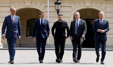 Líderes de Alemanha, França, Ucrânia, Reino Unido e Polônia em Kiev
 10/5/2025   Ludovic Marin/Pool via REUTERS