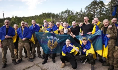 Prisioneiros de guerra ucranianos que foram libertados
 23/5/2025   Zelenskiy via Telegram/via REUTERS