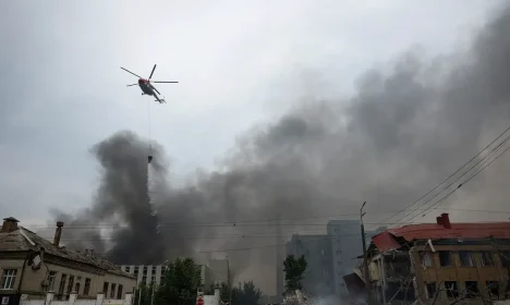 2025-06-17t125533z_1_lynxmpel5g0n0_rtroptp_4_ukraine-crisis-attack-kyiv Ataque russo em Kiev
17/6/2025   REUTERS/Valentyn Ogirenko