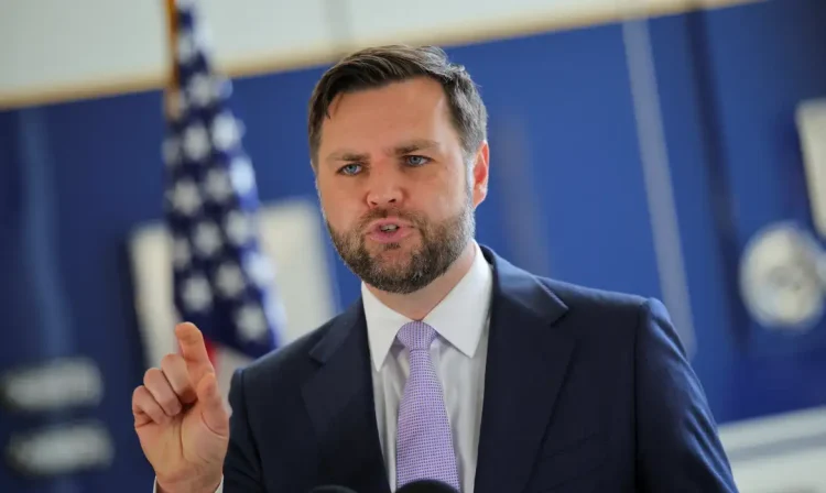 U.S. Vice President JD Vance delivers remarks at the Wilshire Federal Building in Los Angeles, California, U.S., June 20, 2025. Reuters/Daniel Cole/Proibida reprodução