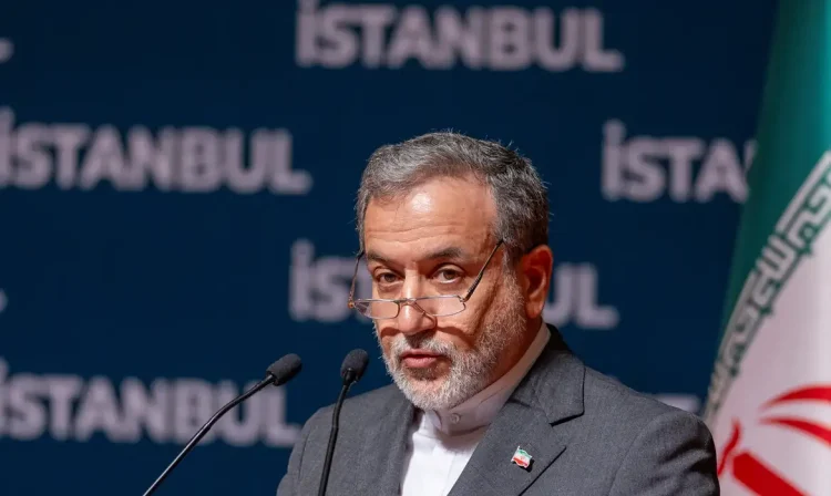 Iranian Foreign Minister Abbas Araqhchi talks during a press conference in Istanbul, Turkey, June 22, 2025. Reuters/Umit Bektas/Proibida reprodução