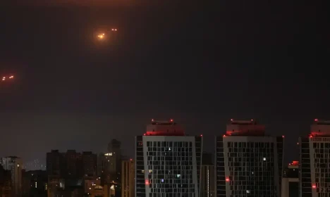 Explosions are seen in the night sky as Ukrainian servicemen fire towards drones during a Russian drone strike, amid Russia's attack on Ukraine, in Kyiv, Ukraine July 7, 2025. REUTERS/Gleb Garanich