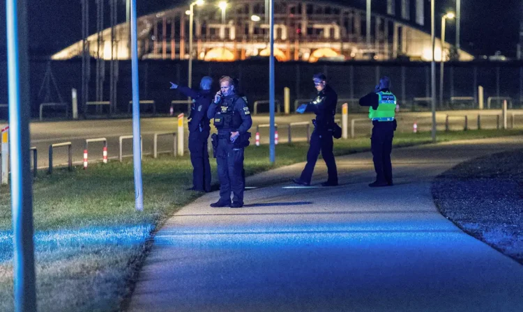 Policiais no Aeroporto de Copenhague
 22/9/2025   Ritzau Scanpix/Steven Knap via REUTERS