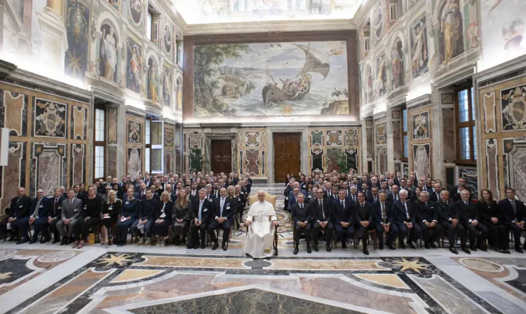 **NO LIBRI** Italy, Rome, Vatican, 2025/10/9 Pope Leo XIV  receives in private audience  Participants of the MINDS International Association Conference at the Vatican Photograph by VATICAN MEDIA  / Catholic Press Photo (Photo by VATICAN MEDIA / ipa-agency.net/IPA/Sipa USA)No Use United Kingdom. No Use Italy.
