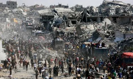 Palestinos buscam suprimentos de ajuda de caminhões que entraram em Gaza
12/10/2025
Reuters/Ramadan Abed/Proibida reprodução
