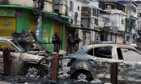 2025-10-28t152444z_2111488274_rc22lha79fhh_rtrmadp_3_brazil-violence_0 Members of the military police special unit patrol a street during a police operation against drug trafficking at the favela do Penha, in Rio de Janeiro, Brazil October 28, 2025. REUTERS/Aline Massuca