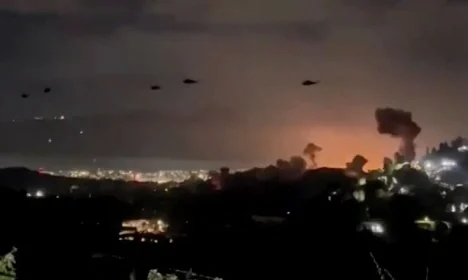 Explosões em Caracas
 3/1/2026  Vídeo obtido pela Reuters