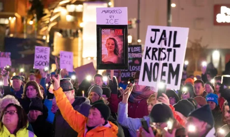 SENSITIVE MATERIAL. THIS IMAGE MAY OFFEND OR DISTURB    People gather for a vigil in memory of Renee Nicole Good, who was shot and killed by a U.S. Immigration and Customs Enforcement (ICE) agent, in Seattle, Washington, U.S. January 8, 2026.  REUTERS/David Ryder