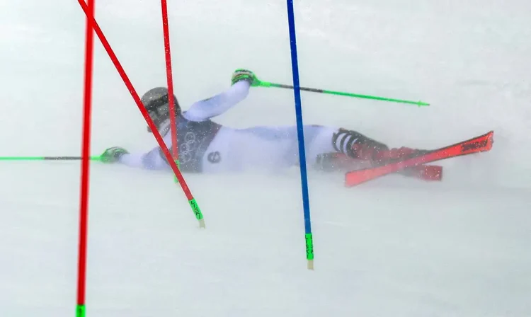 Milano Cortina 2026 Olympics - Alpine Skiing - Men's Slalom Run 1 - Stelvio Ski Centre, Bormio, Italy - February 16, 2026.
Lucas Pinheiro Braathen of Brazil falls during his first run in the Men's Slalom REUTERS/Gintare Karpaviciute