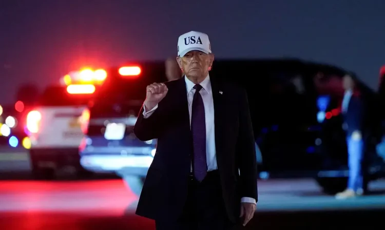U.S. President Donald Trump pumps his fist after disembarking Air Force One at Palm Beach International Airport in West Palm Beach, Florida, U.S., February 27, 2026. REUTERS/Elizabeth Frantz