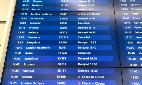 28/02/2026 - Cenas do aeroporto de Dubai enquanto companhias aéreas globais cancelam voos pelo Oriente Médio. Foto: Frame/Reuters- Proibido reprodução