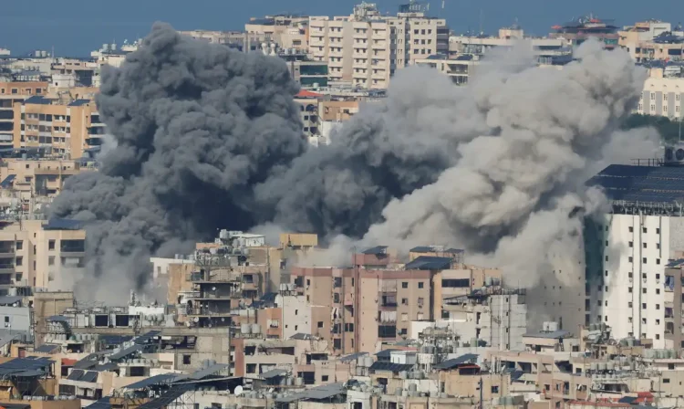Fumaça sobe após ataque de Israel a Beirute, no Líbano
04/03/2026 REUTERS/Claudia Greco