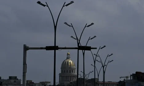Apagão deixa grande parte de Cuba sem energia elétrica
04/03/2026
REUTERS/Norlys Perez