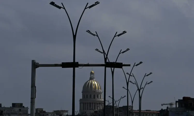 Apagão deixa grande parte de Cuba sem energia elétrica
04/03/2026
REUTERS/Norlys Perez