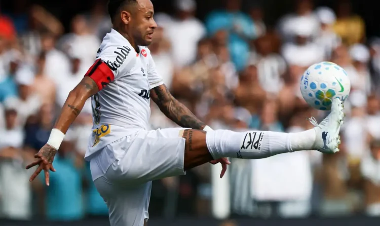 Soccer Football - Brasileiro Championship - Santos v Corinthians - Estadio Urbano Caldeira, Santos, Brazil - March 15, 2026 Santos' Neymar in action REUTERS/Thiago Bernardes