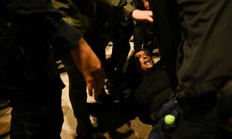 Tel Aviv, Israel, 24/02/ 2024. Protesto contra o governo do primeiro-ministro israelense Benjamin Netanyahu, em meio ao conflito em curso entre Israel e o grupo islâmico palestino Hamas de Gaza, em Tel Aviv, Israel, 24 de fevereiro de 2024. REUTERS/Dylan Martinez