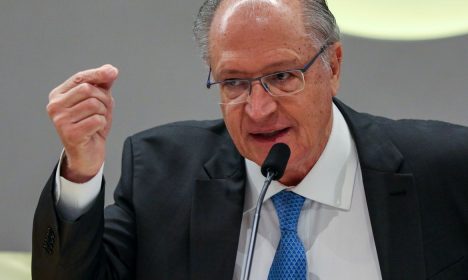 Brasília, DF 29/11/2023  O presidente da República em exercício, Geraldo Alckmin,participa da 2ª Reunião Plenária do Fórum Permanente das Microempresas e Empresas de Pequeno Porte na sede da Confederação Nacional do Comércio (CNC).  Foto: Fabio Rodrigues-Pozzebom/ Agência Brasil