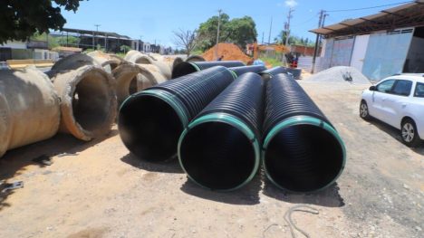 Obras de drenagem na Ribeira e Rocas. Foto: Alex Régis.