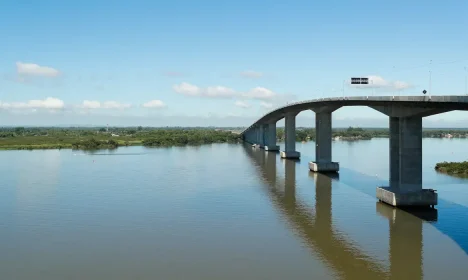 Cerimônia de inauguração do eixo principal da nova ponte do Guaíba, em Porto Alegre.