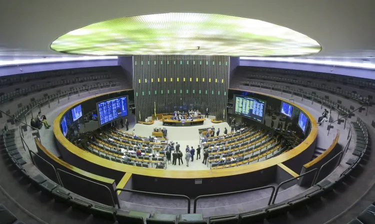 Plenário da Câmara dos Deputados durante sessão conjunta do Congresso Nacional