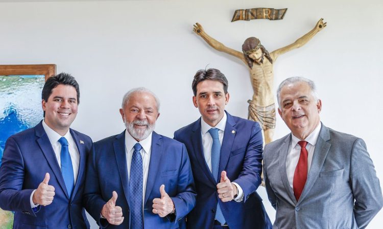 13.09.2023 - Presidente da República, Luiz Inácio Lula da Silva, durante reunião com o Ministro de Portos e Aeroportos, Márcio França, Deputado Federal Silvio Costa Filho (Republicanos- PE) e Deputado Federal André Fufuca (PP-MA), no Palácio do Planalto. Brasília - DF. Foto: Ricardo Stuckert / PR