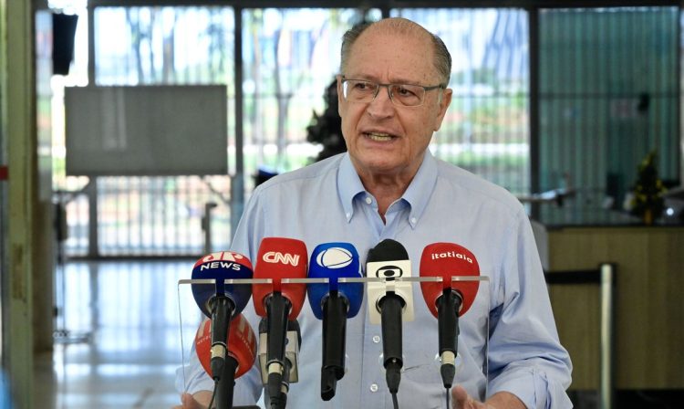 Brasília (DF), 31/12/2023 - Vice-Presidente da República, Geraldo Alckmin, durante entrevista coletiva na Esplanada dos Ministérios, em Brasília. Foto : Cadu Gomes/VPR