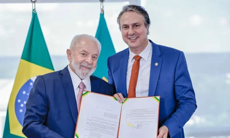 Brasília (DF), 16.01.2024 - Presidente da República, Luiz Inácio Lula da Silva, durante reunião com o Ministro da Educação, Camilo Santana, no Palácio do Planalto. Foto: Ricardo Stuckert/PR