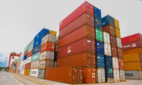 Visita técnica ao Porto ITapoá SC. Os Portos tem sempre uma movimentação grande de container e navios e movimenta o marcado de importação e exportação.. Foto: Vosmar Rosa/MPOR