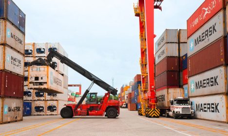 Visita técnica ao Porto ITapoá SC. Os Portos tem sempre uma movimentação grande de container e navios e movimenta o marcado de importação e exportação.. Foto: Vosmar Rosa/MPOR