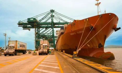Visita técnica ao Porto ITapoá SC. Os Portos tem sempre uma movimentação grande de container e navios e movimenta o marcado de importação e exportação.. Foto: Vosmar Rosa/MPOR