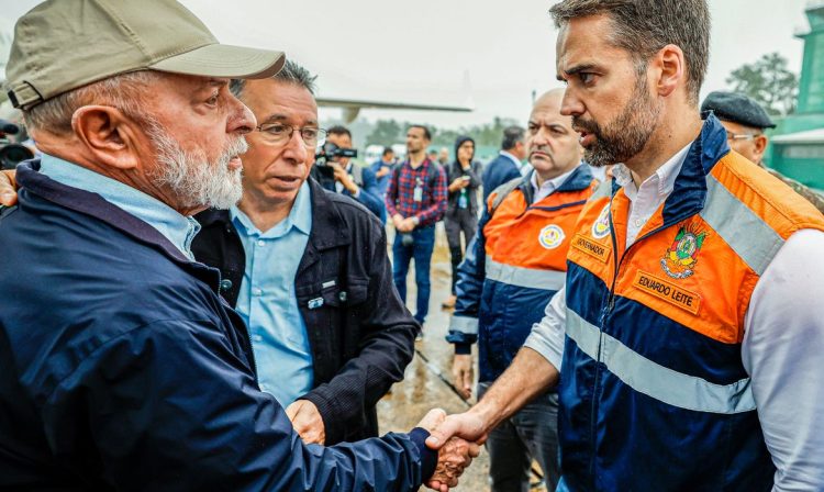 02.05.2024 - Presidente da República, Luiz Inácio Lula da Silva, durante chegada a Santa Maria, na Base Aérea de Santa Maria - RS.  
Foto: Ricardo Stuckert / PR