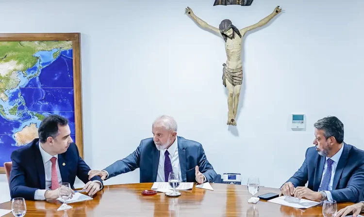 14.05.2024 - Presidente da República, Luiz Inácio Lula da Silva, durante reunião com o Presidente do Senado, Senador Rodrigo Pacheco, Presidente da Câmara dos Deputados, Deputado Arthur Lira e Ministros, no Palácio do Planalto. Brasília - DF. Foto: Ricardo Stuckert / PR