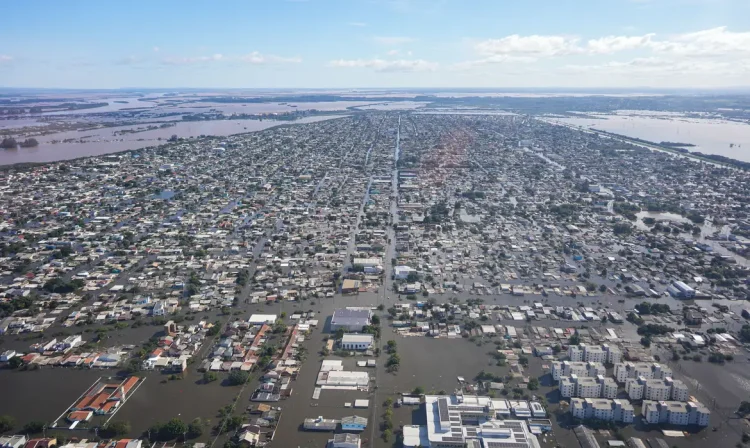 PORTO ALEGRE, RS, BRASIL, 14.05.2024 - Imagens aéreas de Porto Alegre e Região Metropolitana na tarde de terça-feira, 14 de maio de 2024. Devido as fortes chuvas, tudo continua alagado pela enchente. Foto: Mauricio Tonetto/ Secom