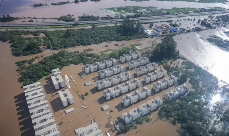 PORTO ALEGRE, RS, BRASIL, 14.05.2024 - Imagens aéreas de Porto Alegre e Região Metropolitana na tarde de terça-feira, 14 de maio de 2024. Devido as fortes chuvas, tudo continua alagado pela enchente. Foto: Mauricio Tonetto/ Secom